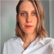 Professeure d’anglais et d’espagnol en ligne – diplômée, avec expérience auprès d’adultes et d’adolescents.